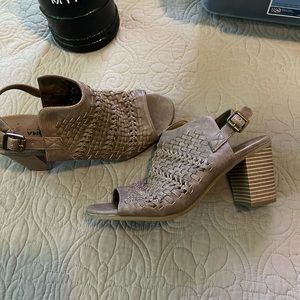 Size 8.5 Sonoma brand heel
